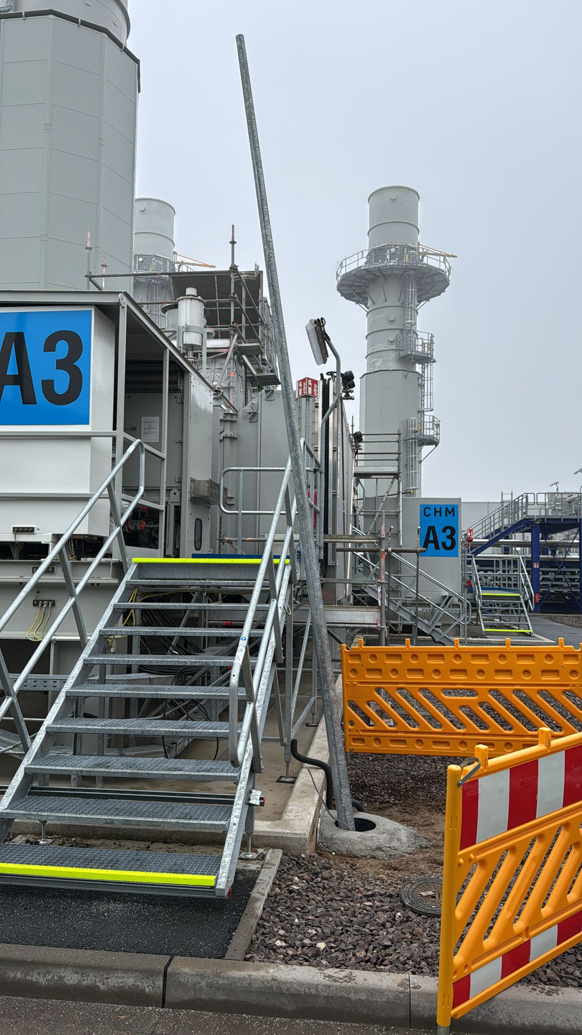 Vista del cantiere presso la centrale a turbine a gas di Biblis.